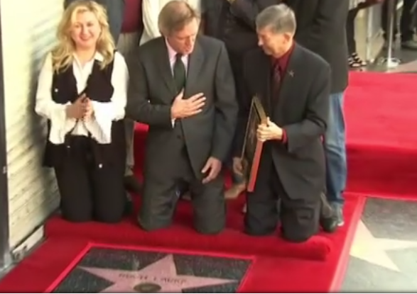 На Аллее Славы в Голливуде открыли звезду Хью Лори - ВИДЕО
